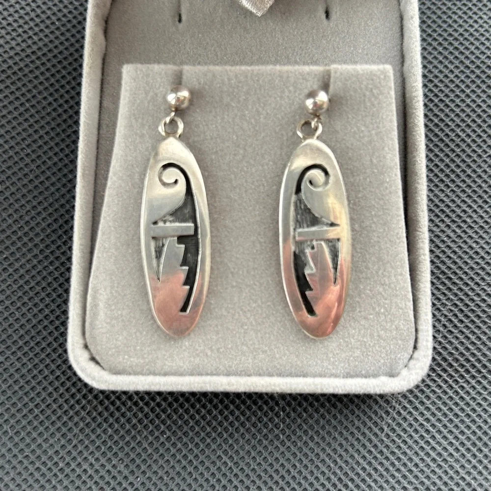 Hopi Sterling Silver Oval Earrings with Tribal Design - Picture 6 of 7